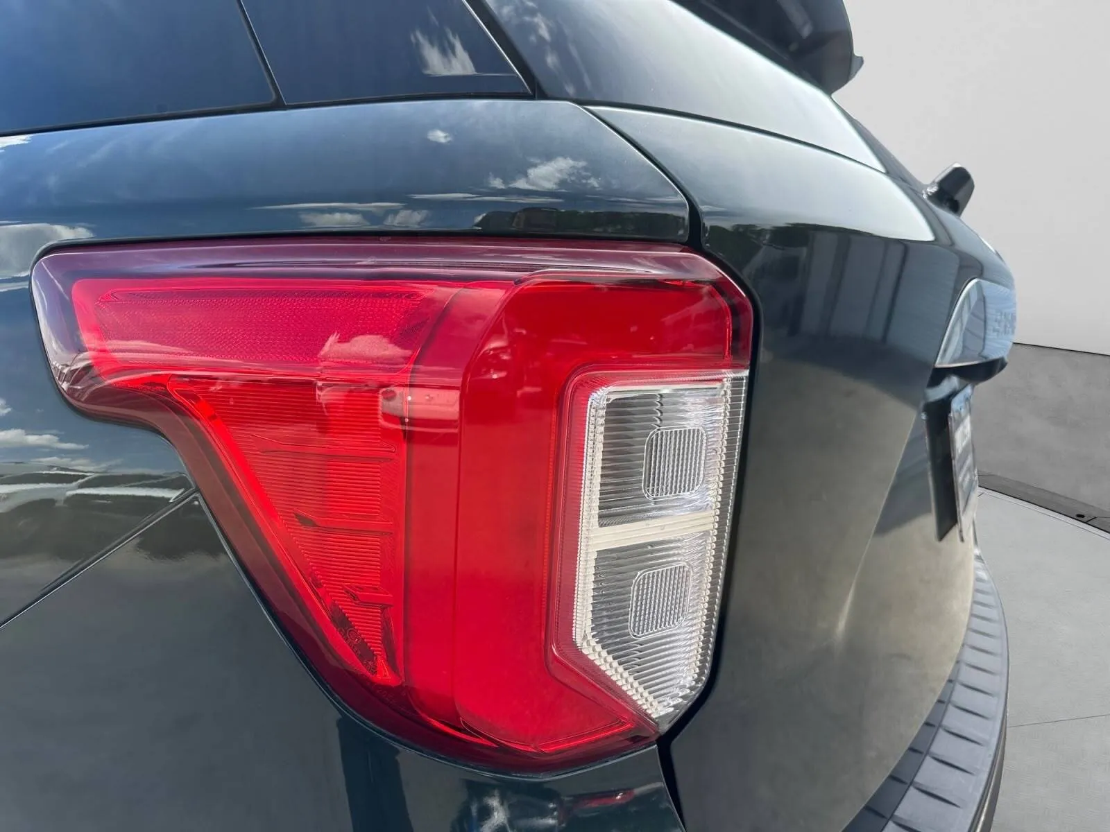 Ford Explorer photo 13