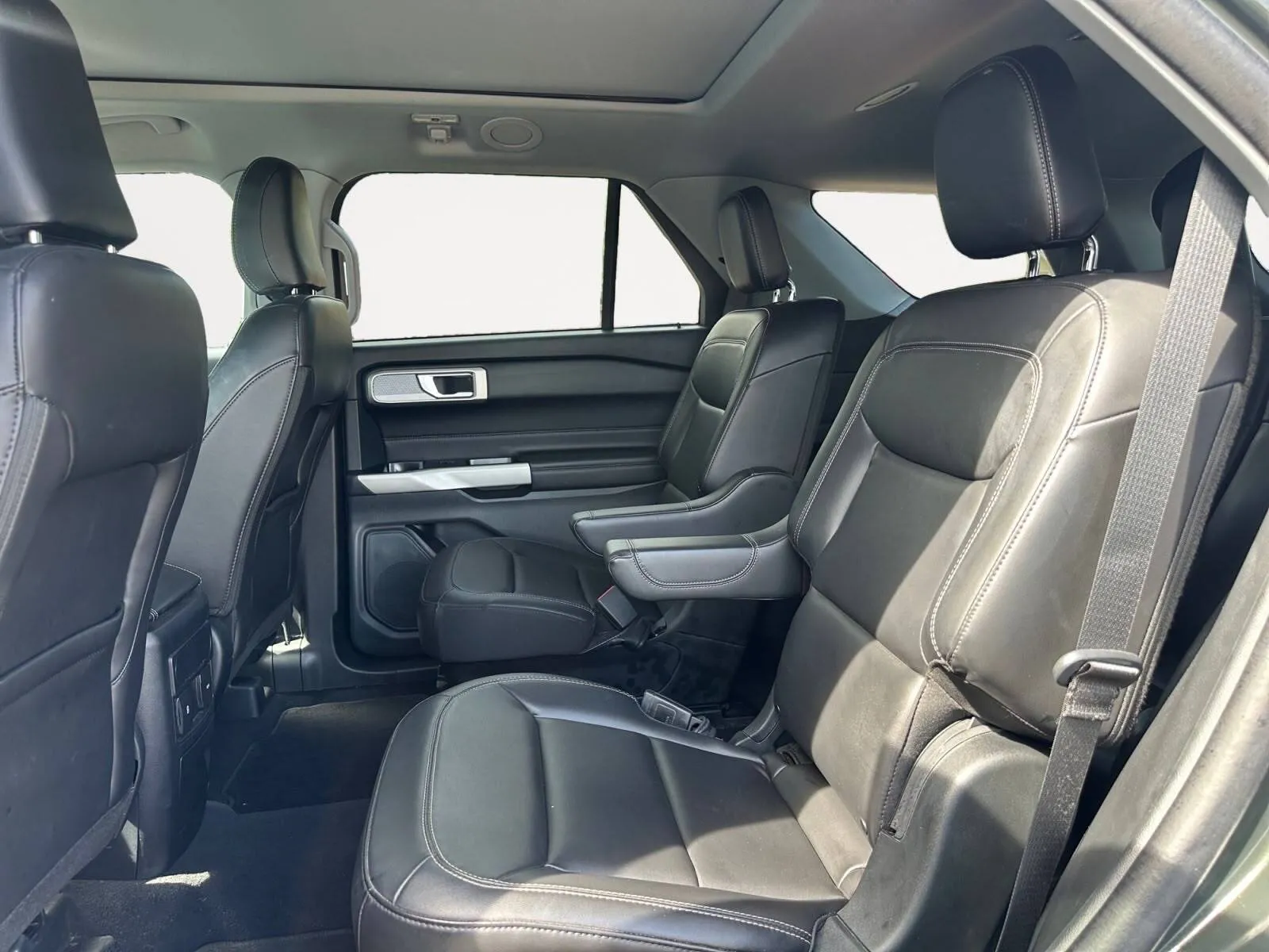 Ford Explorer photo 24