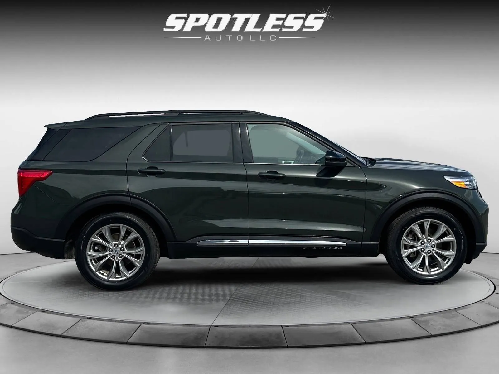Ford Explorer photo 8