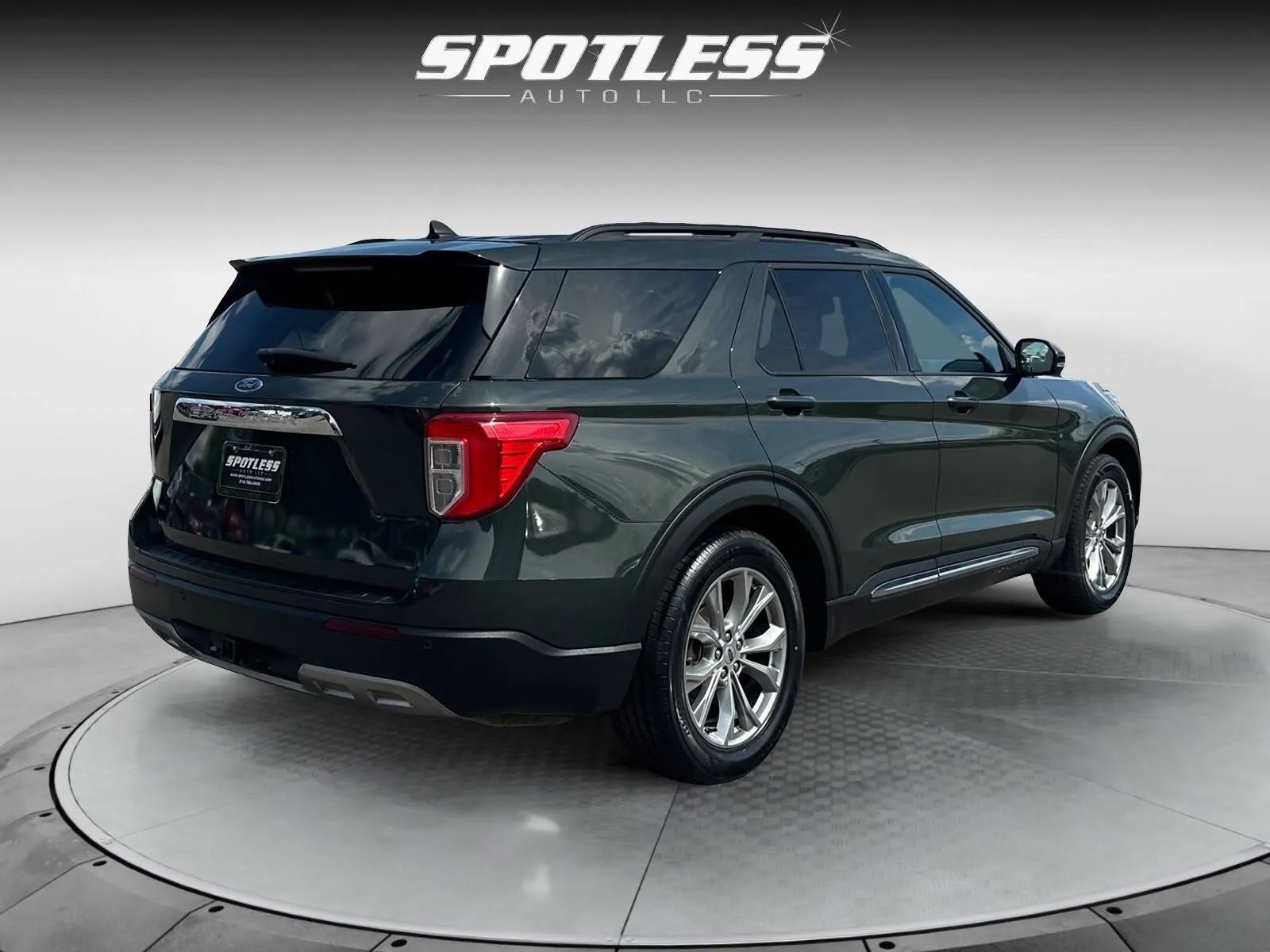 Ford Explorer photo 9