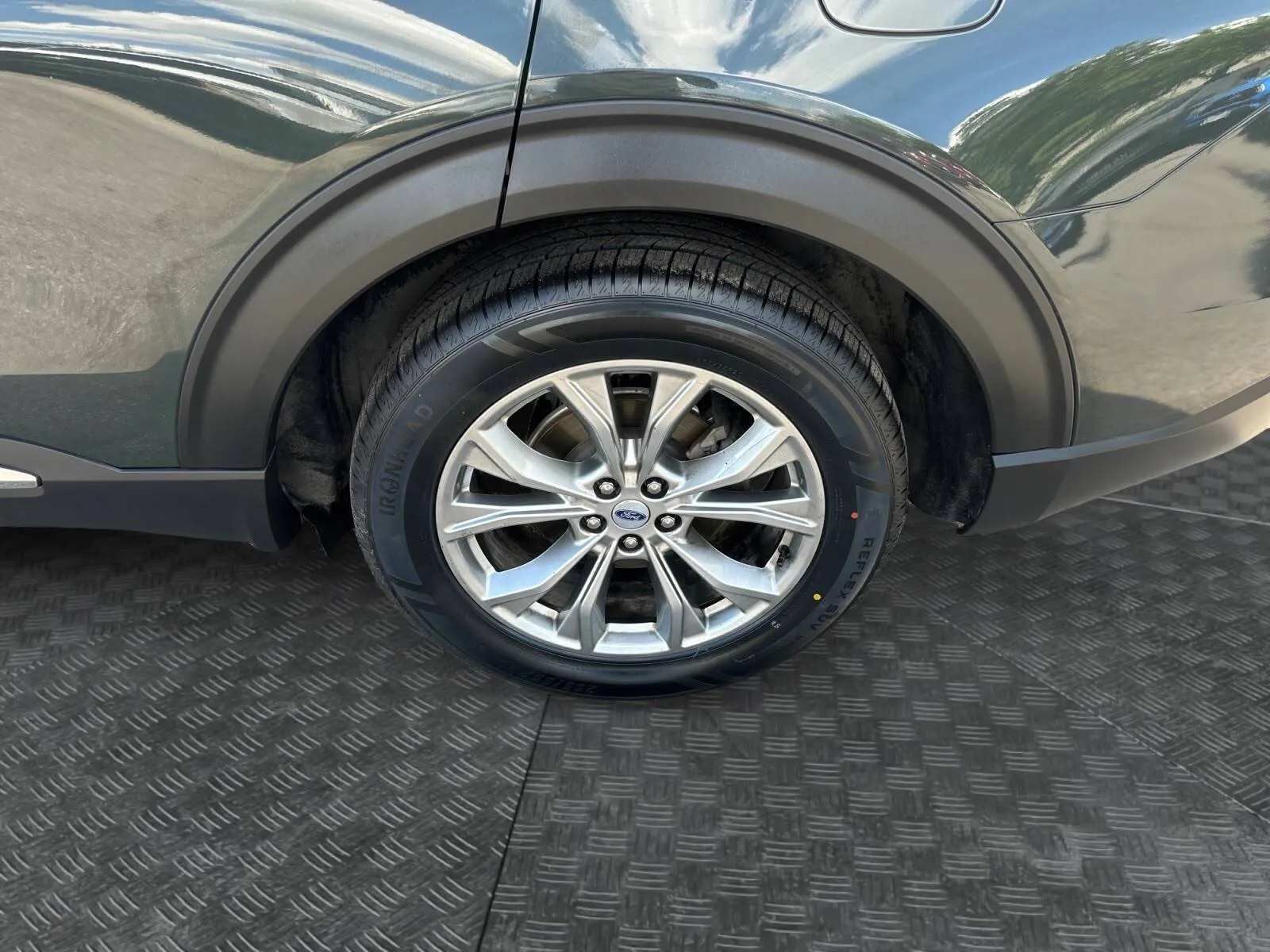 Ford Explorer photo 15