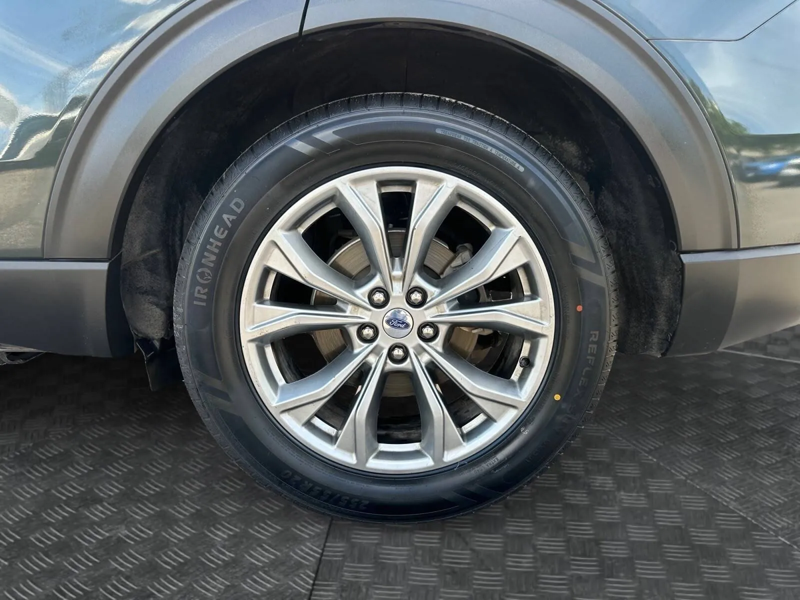 Ford Explorer photo 14