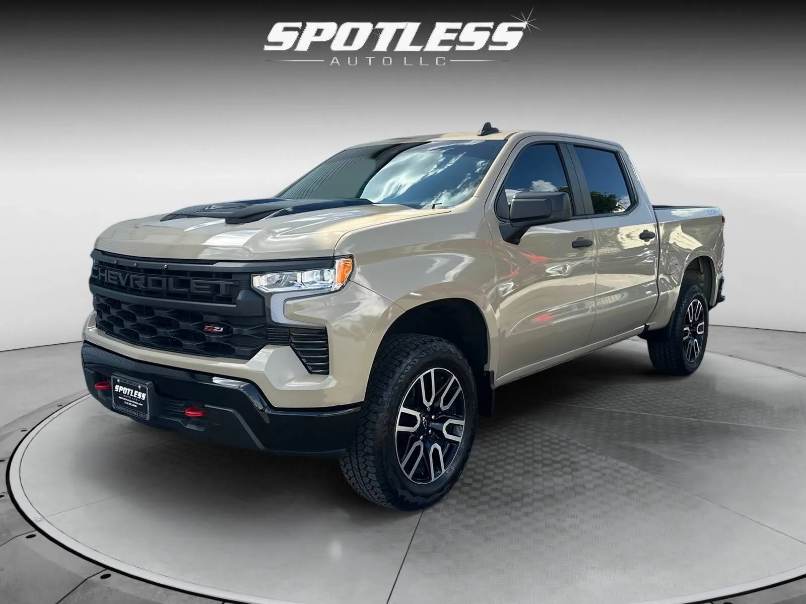 Beige 2022 Chevrolet Silverado 1500 Custom Trail Boss for sale in San Antonio, TX
