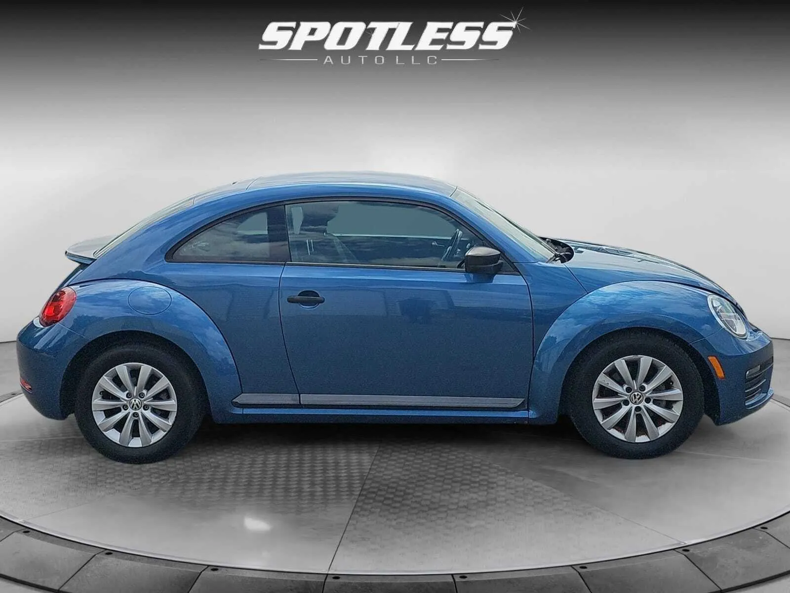 Volkswagen Beetle photo 8