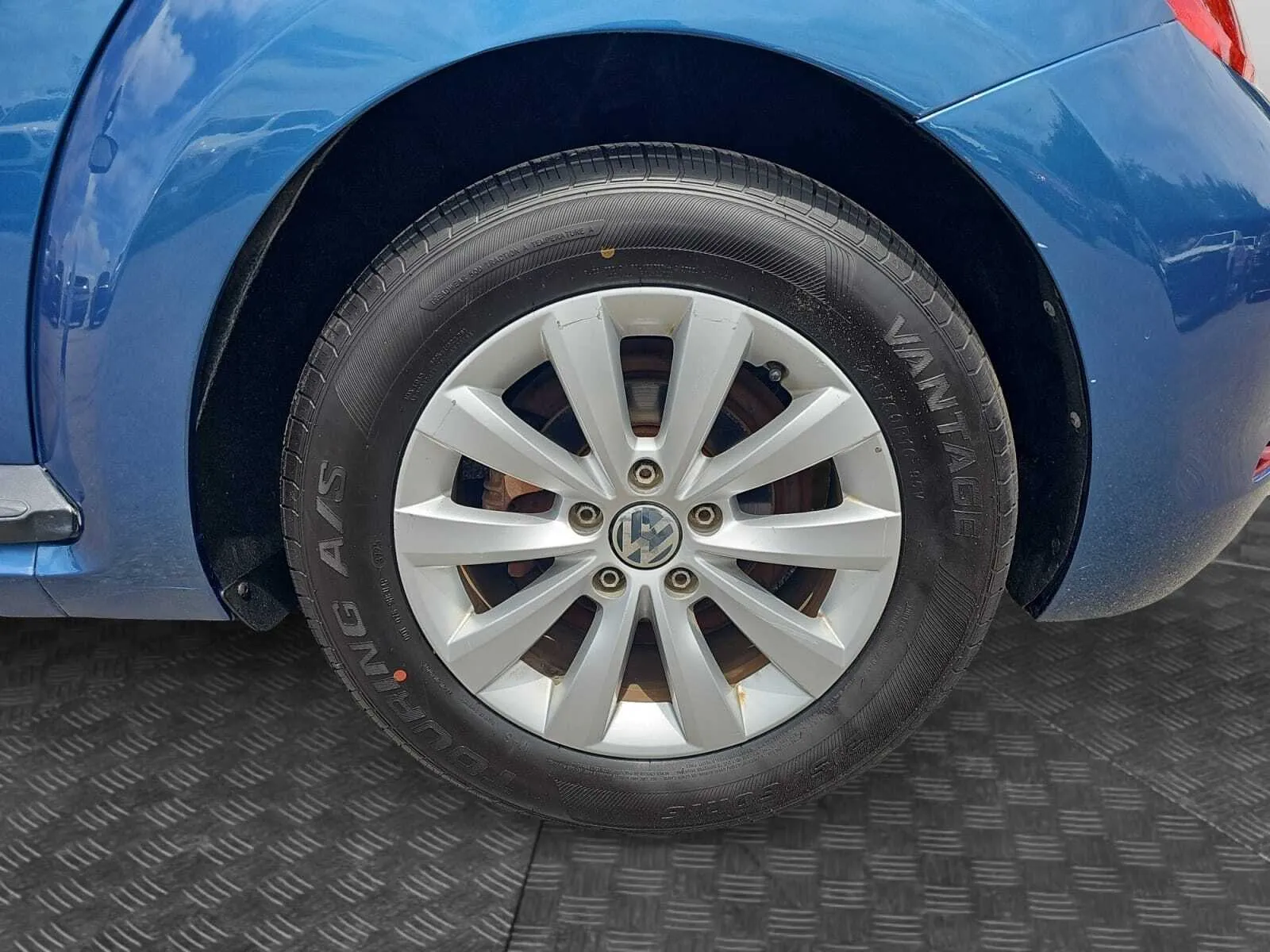 Volkswagen Beetle photo 14