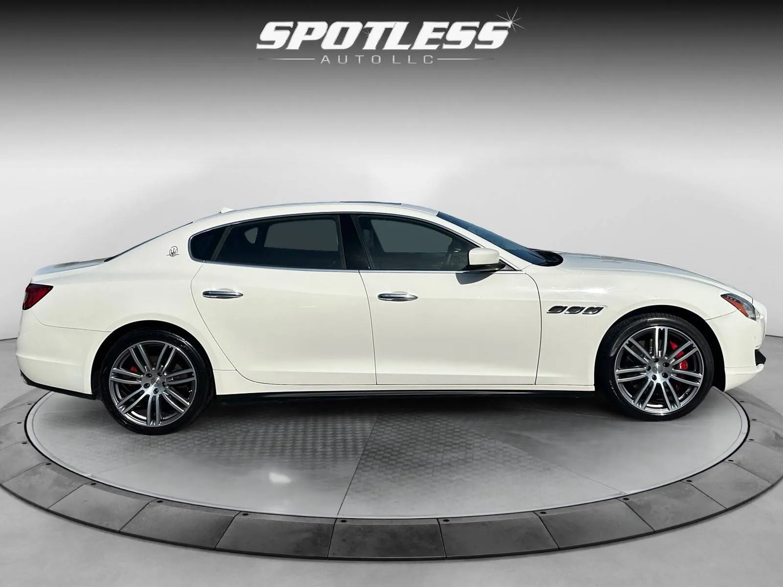 Maserati Quattroporte photo 8