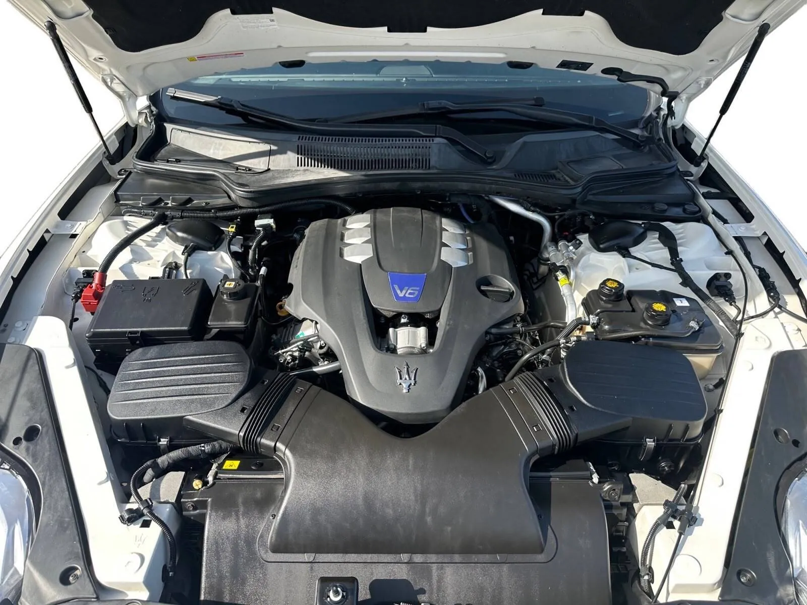 Maserati Quattroporte photo 16