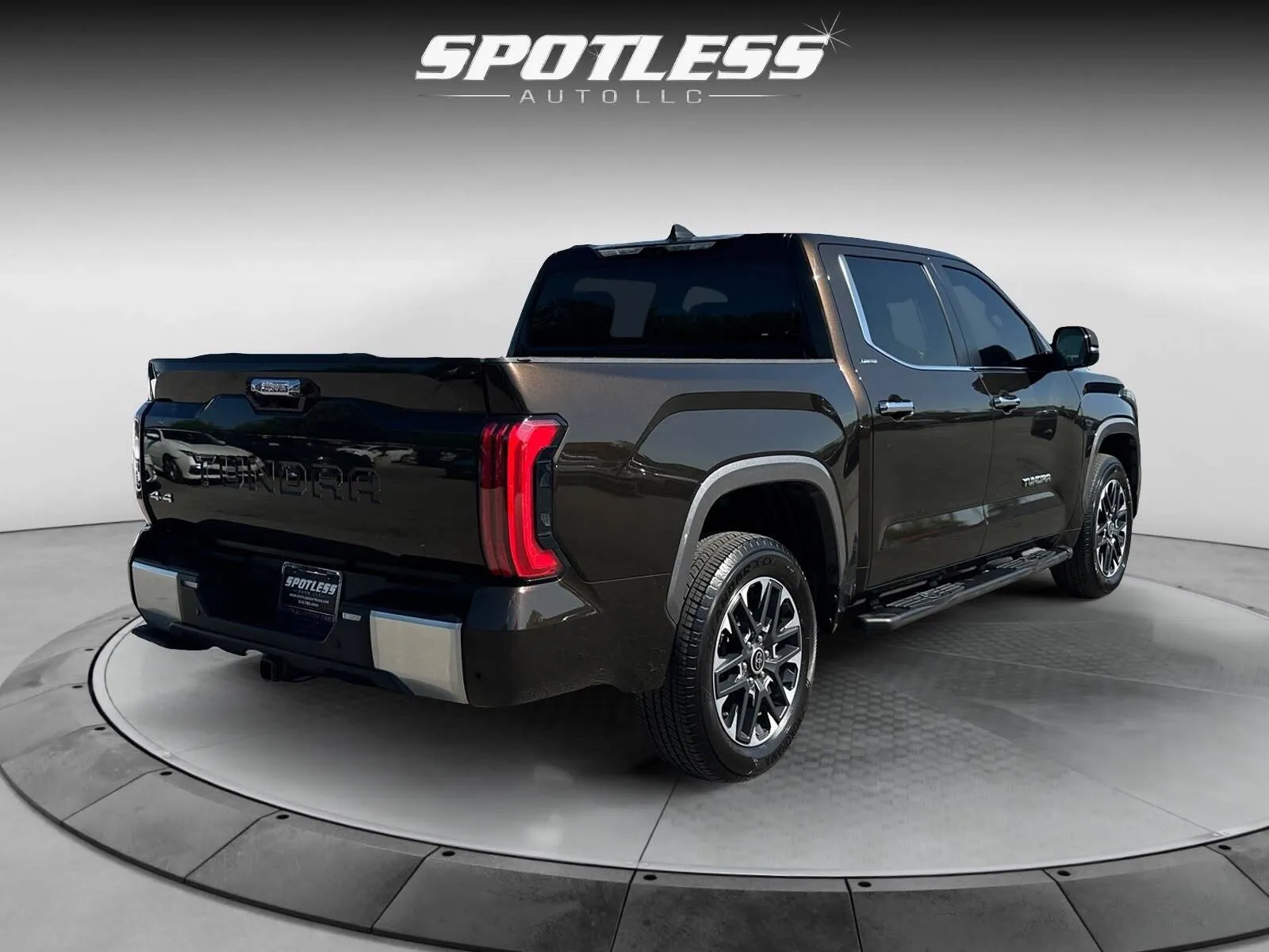 Toyota Tundra photo 9