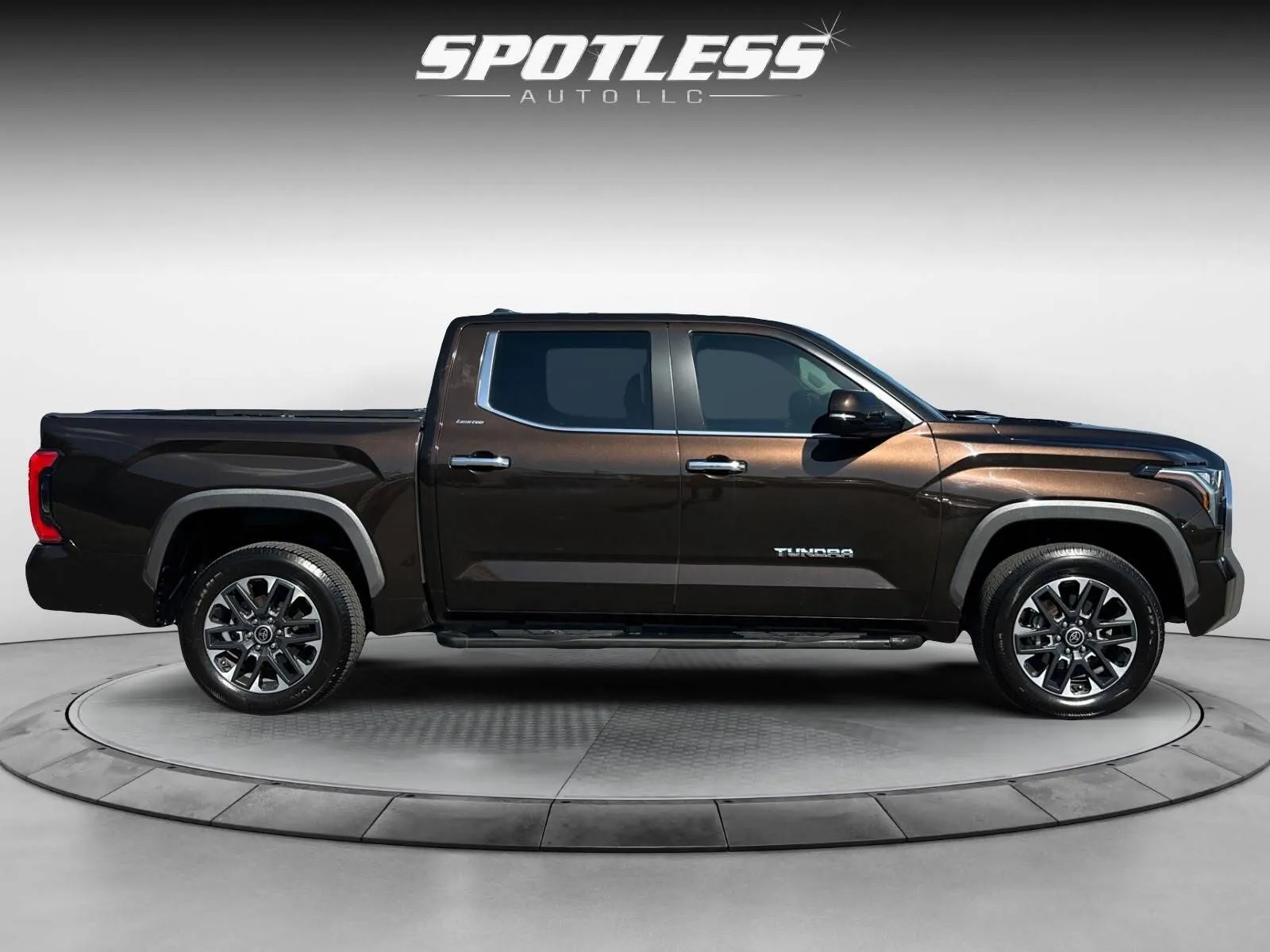 Toyota Tundra photo 8