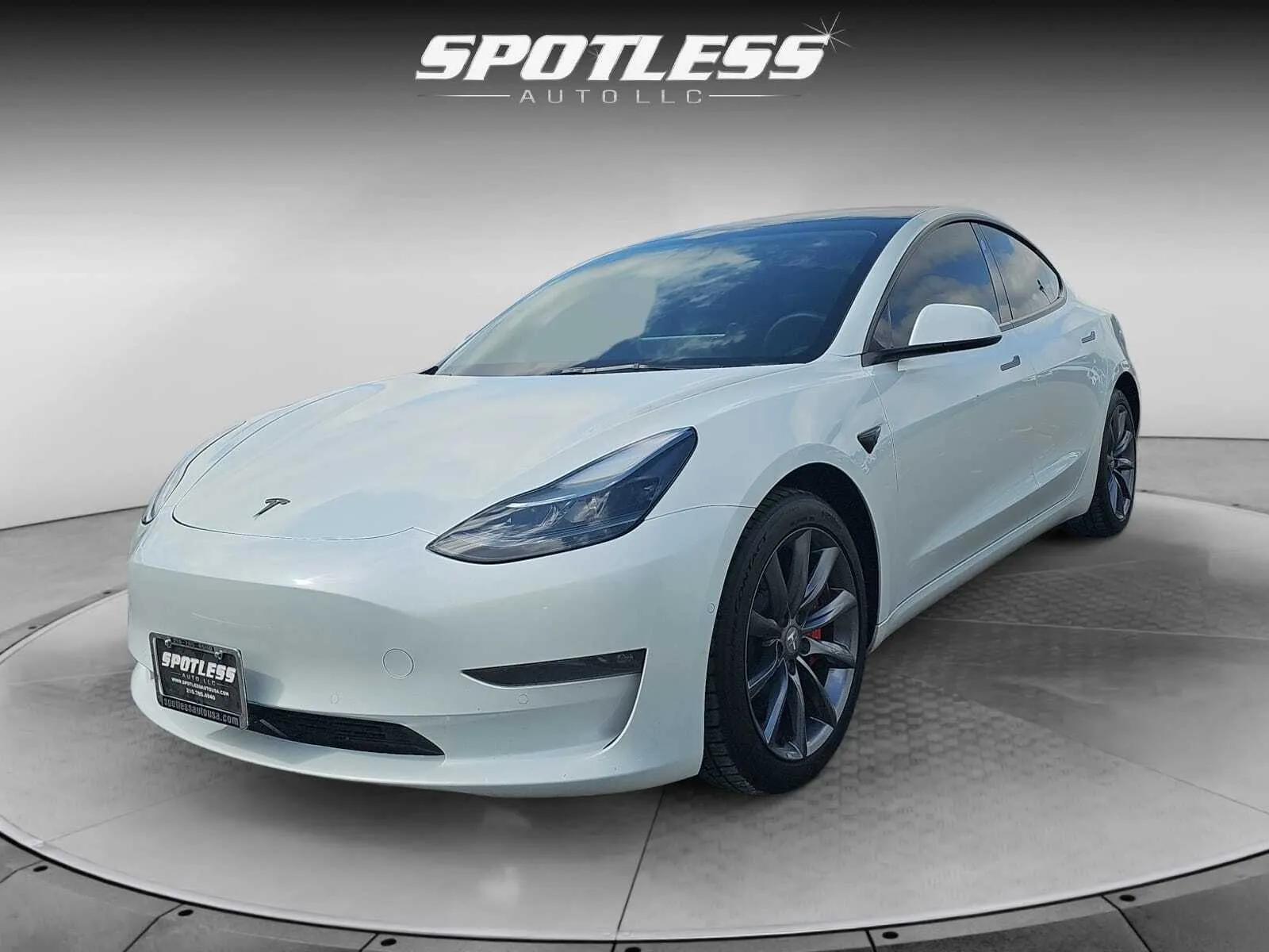 Tesla Model 3 photo 10