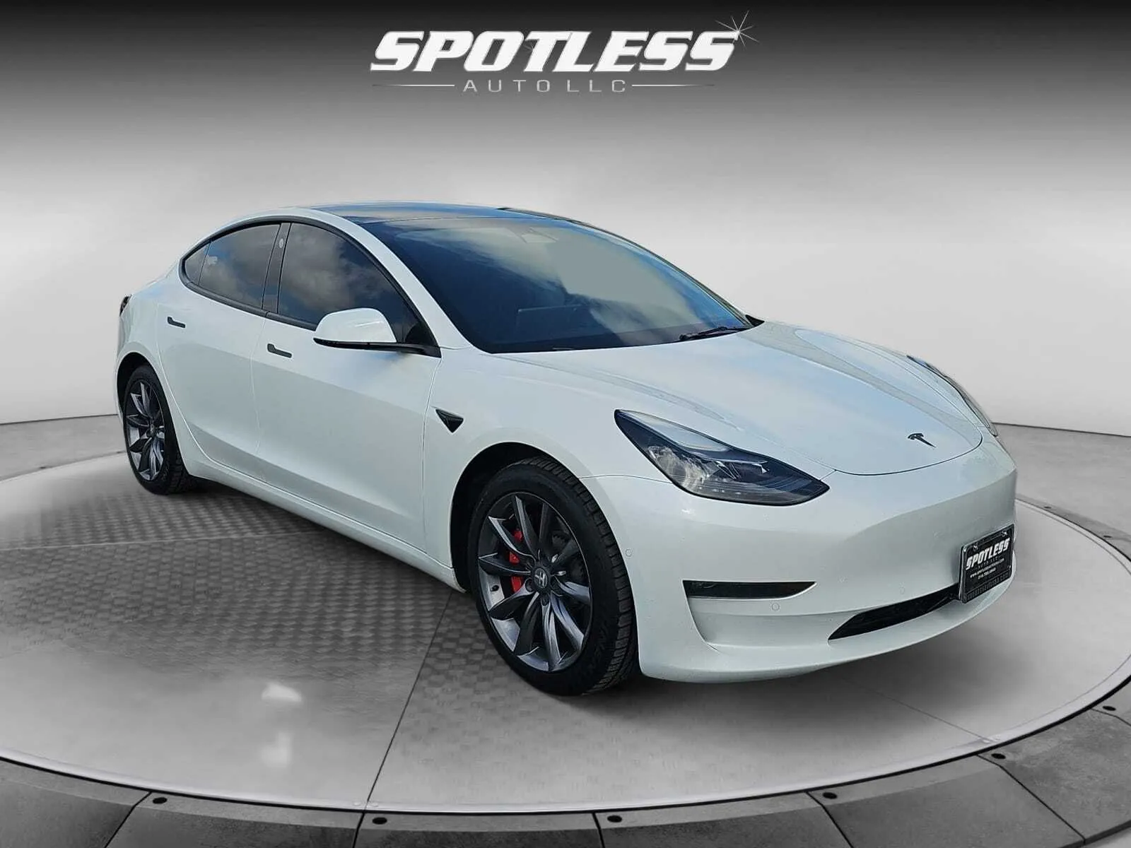Tesla Model 3 photo 7