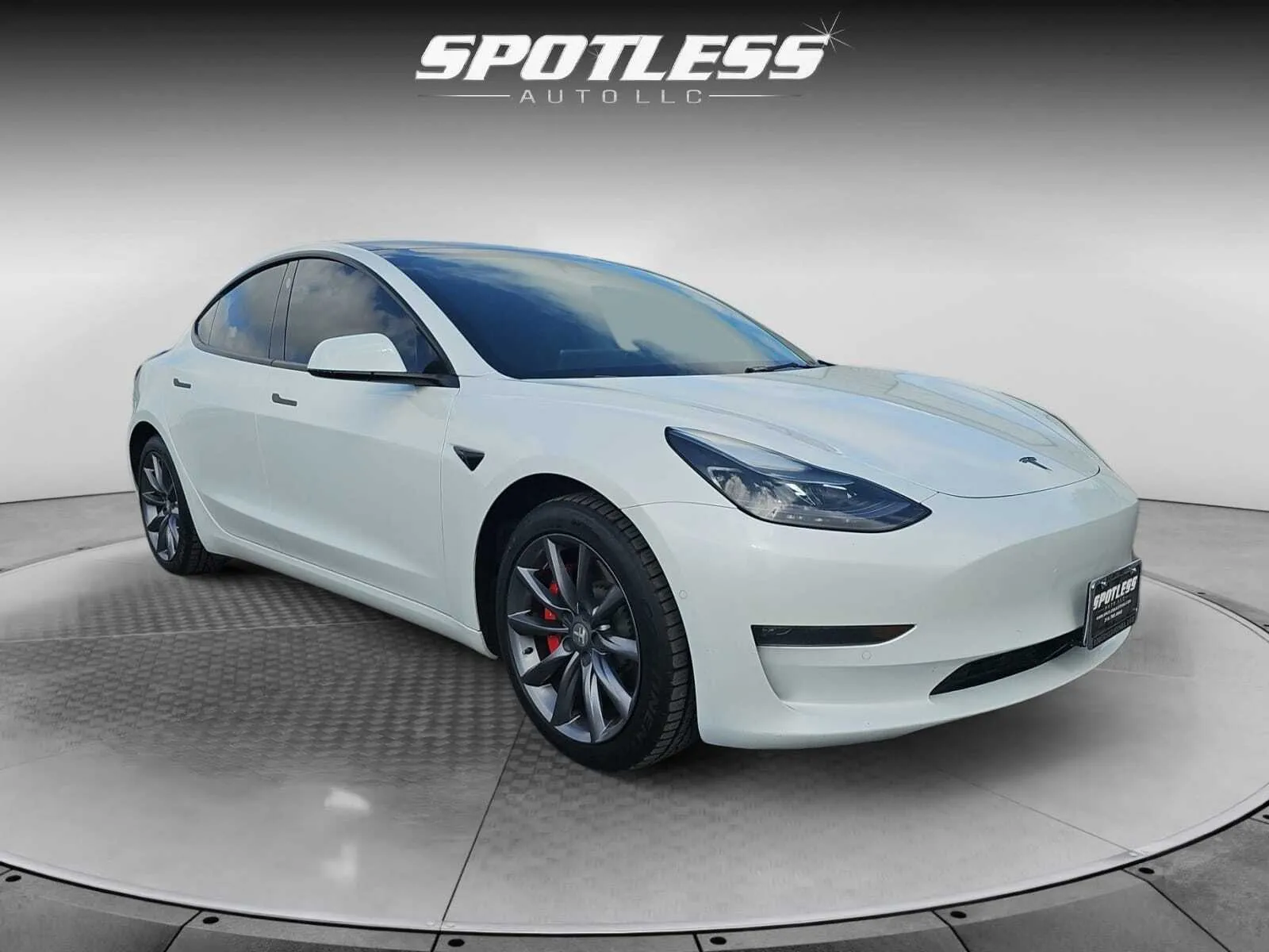 Tesla Model 3 photo 11