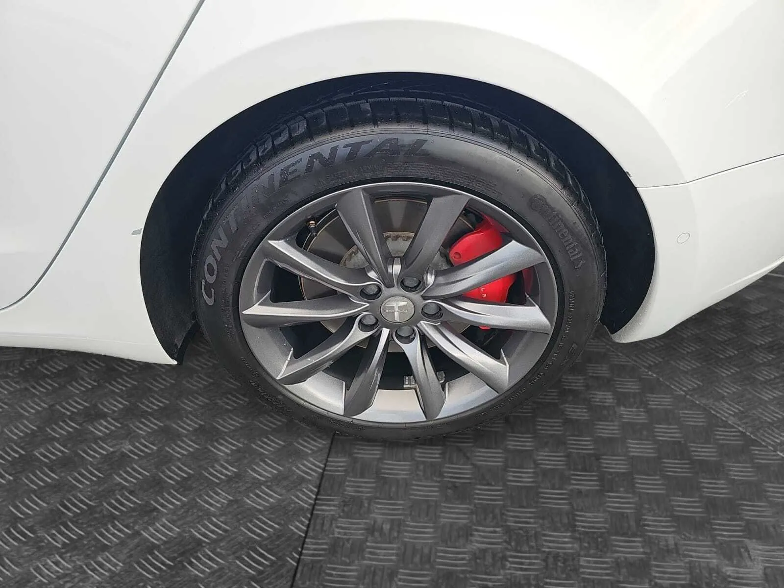Tesla Model 3 photo 15