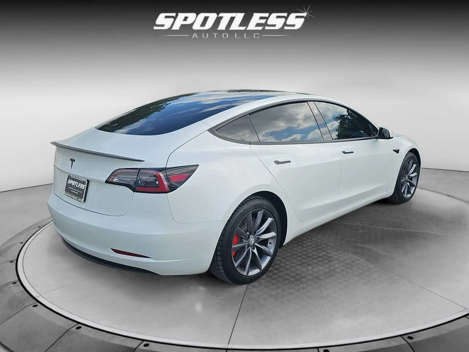 Tesla Model 3 photo 9