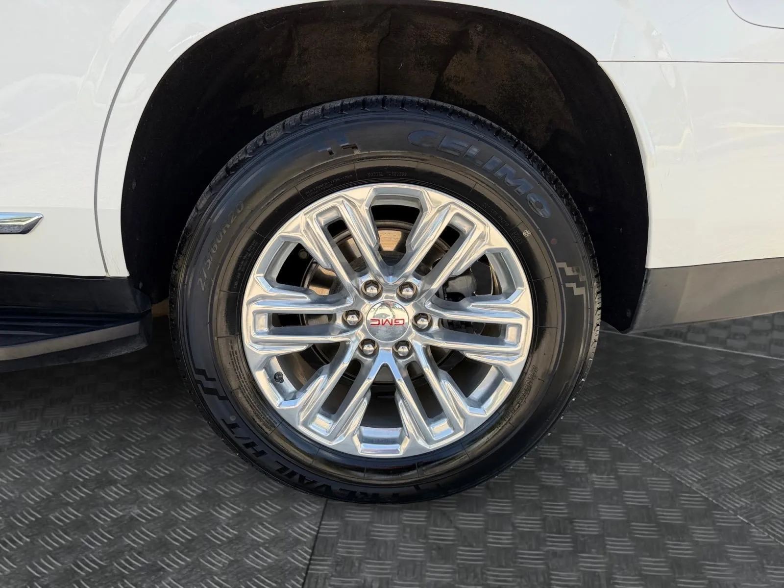GMC Yukon photo 15