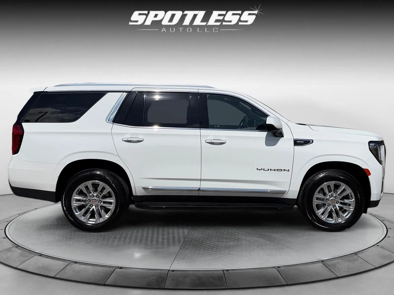 GMC Yukon photo 8