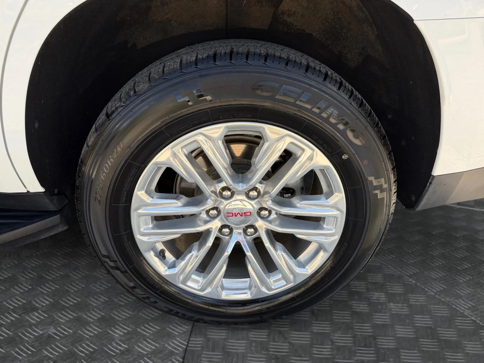 GMC Yukon photo 14