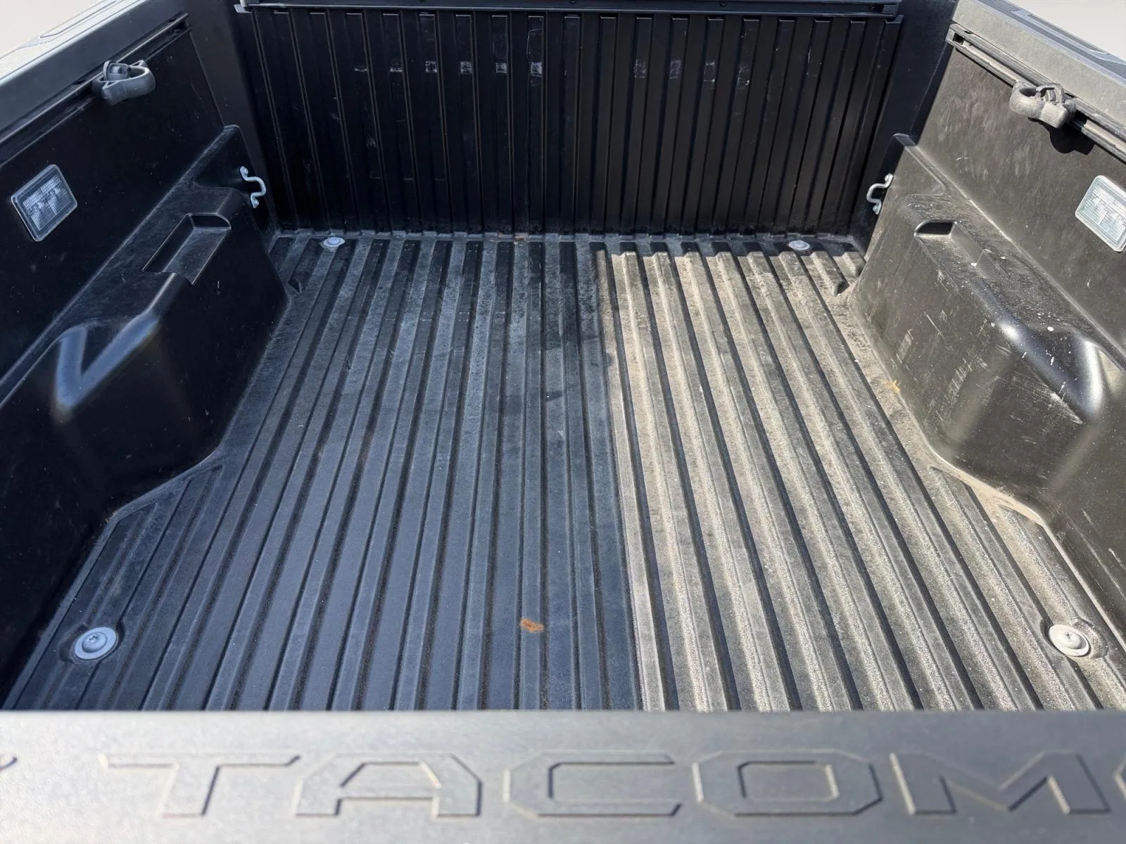 Toyota Tacoma photo 27