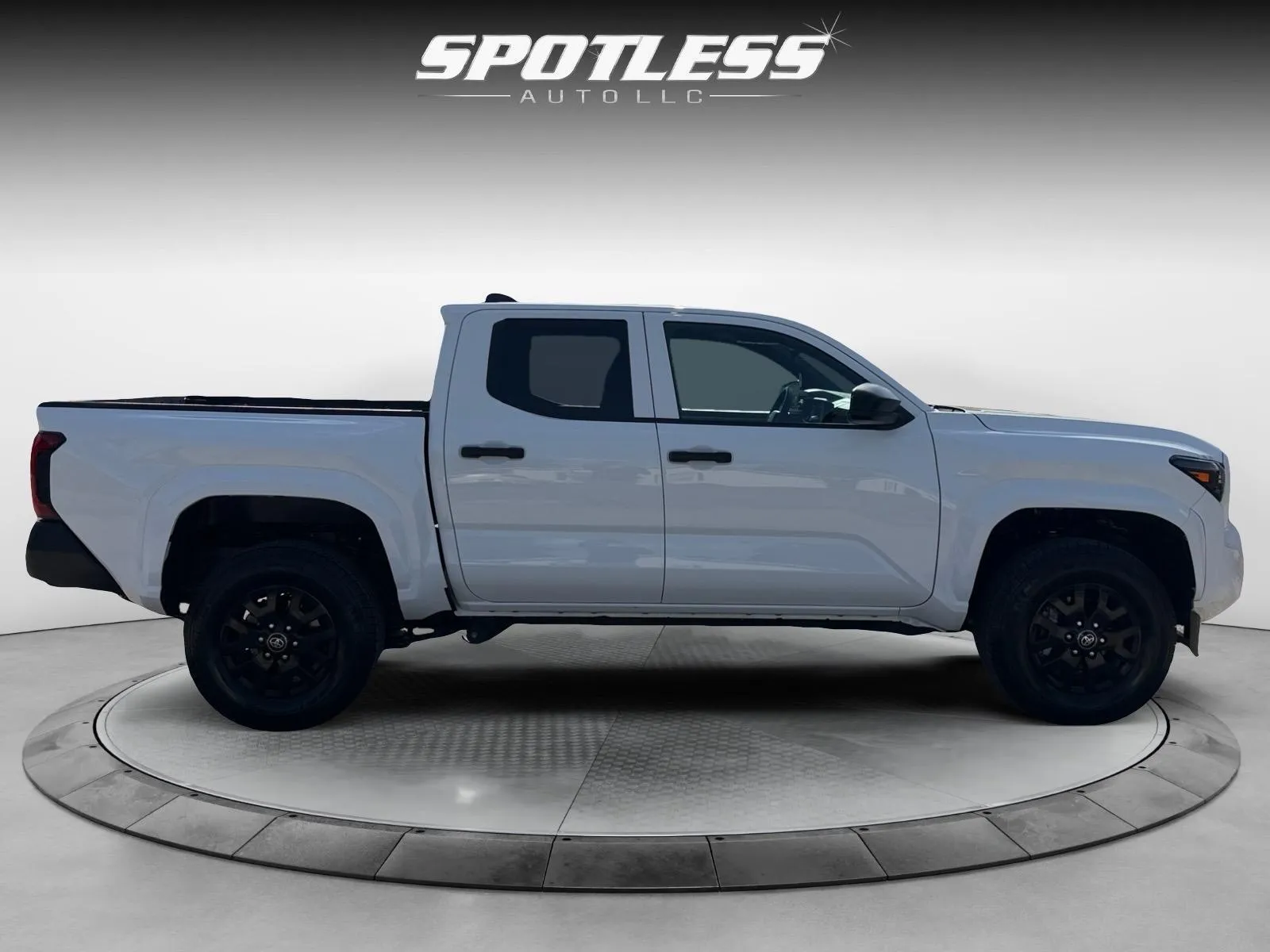 Toyota Tacoma photo 8