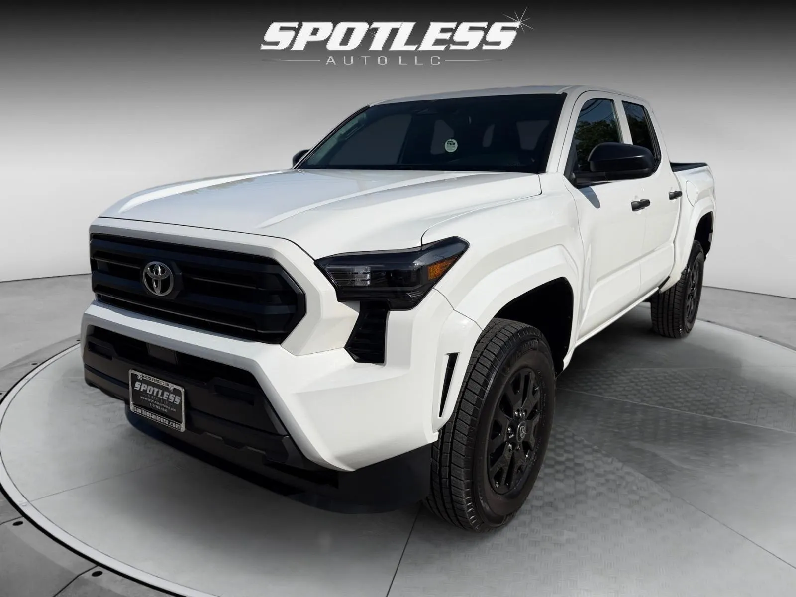 Toyota Tacoma photo 3