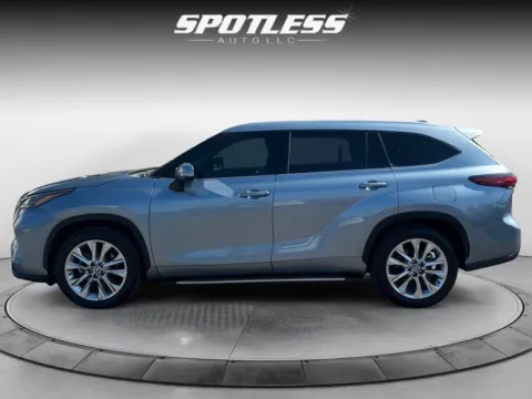 More photos of 2022 Toyota Highlander XLE at Spotless Auto Loop 1604, TX