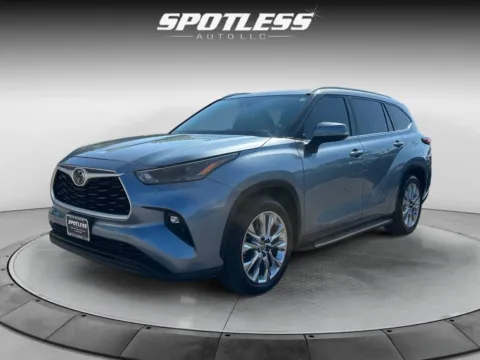 Another view of 2022 Toyota Highlander XLE for sale in San Antonio, TX at Spotless Auto Loop 1604