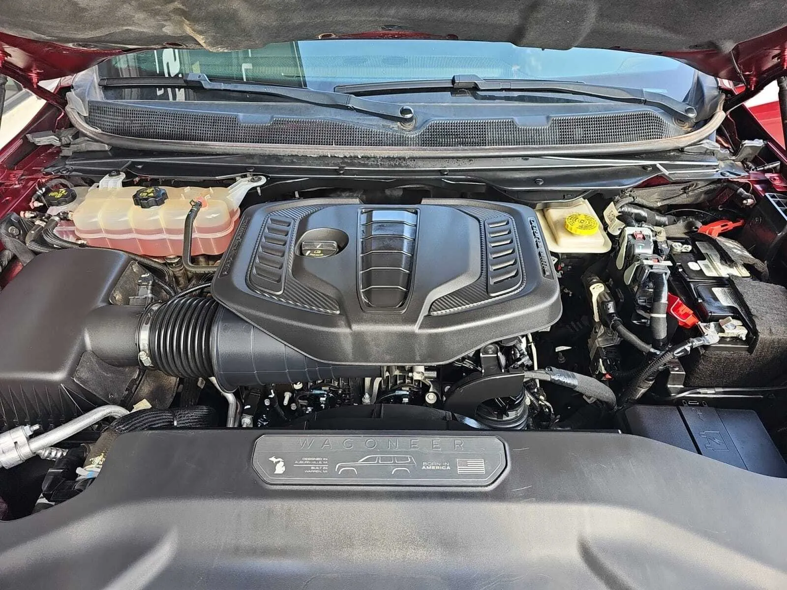 Jeep Wagoneer L photo 16