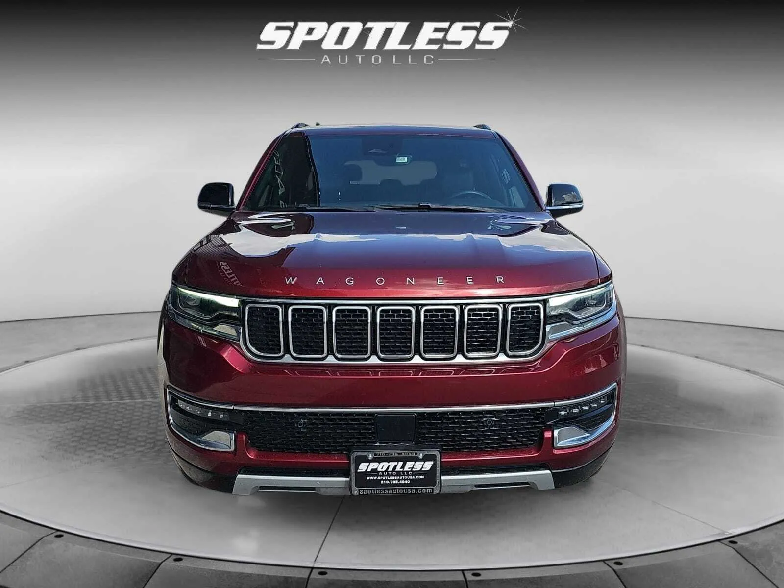 Jeep Wagoneer L photo 11
