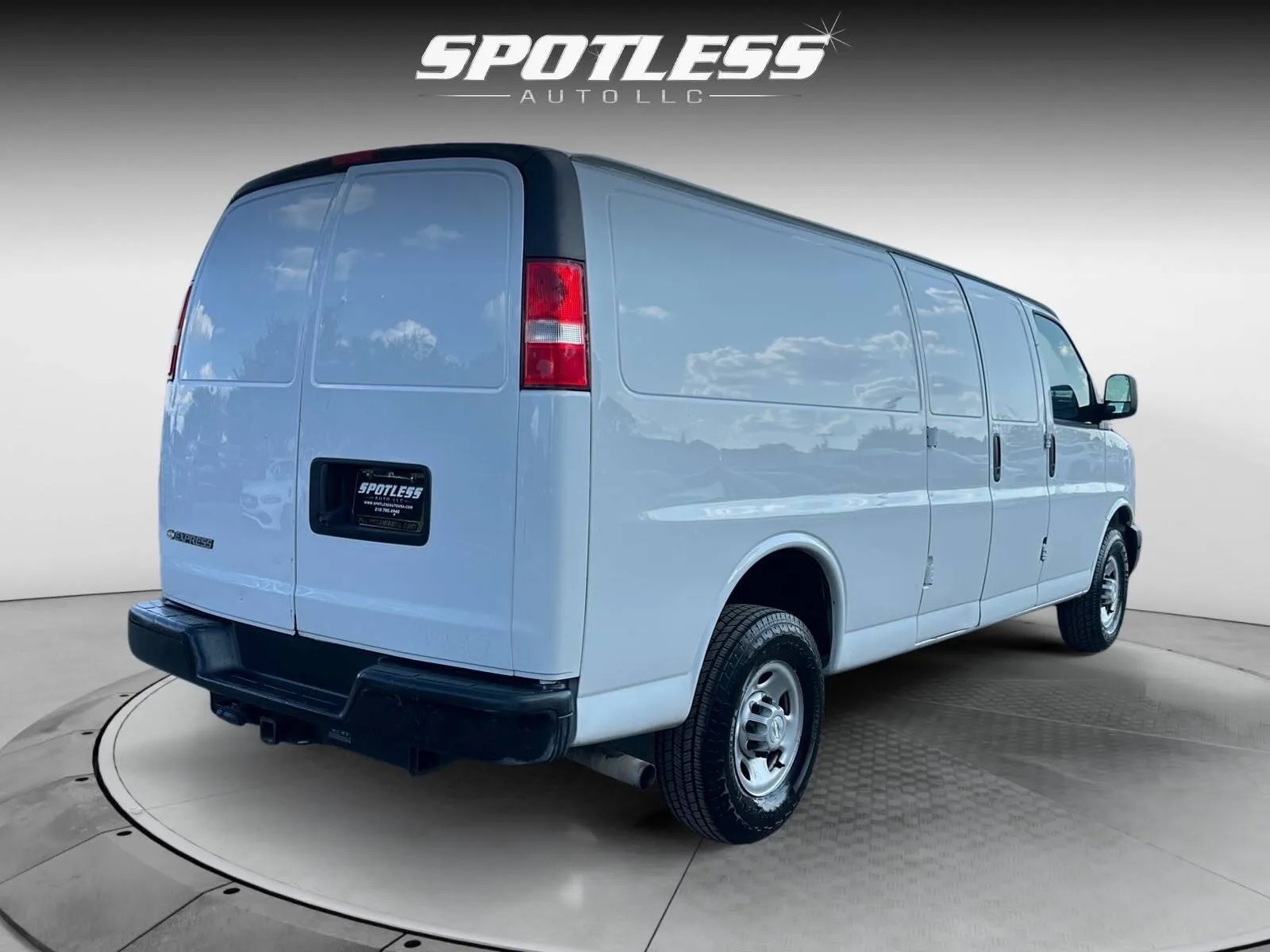 Chevrolet Express photo 7