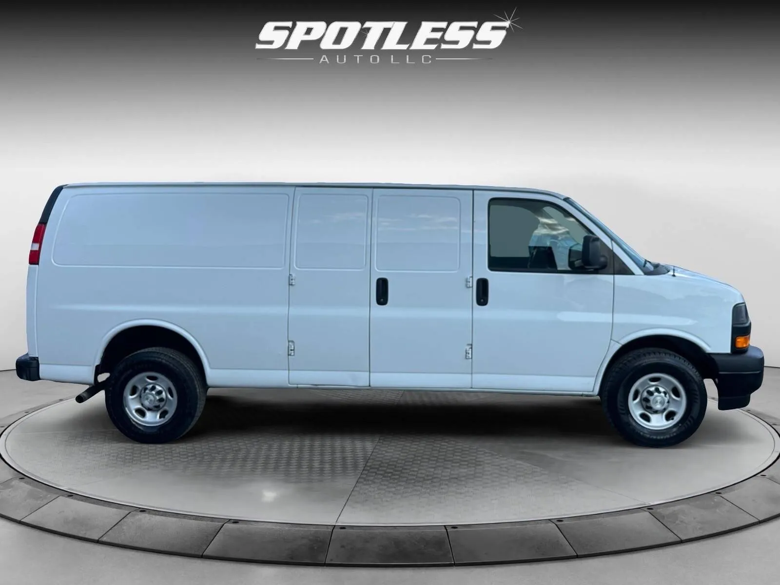 Chevrolet Express photo 8
