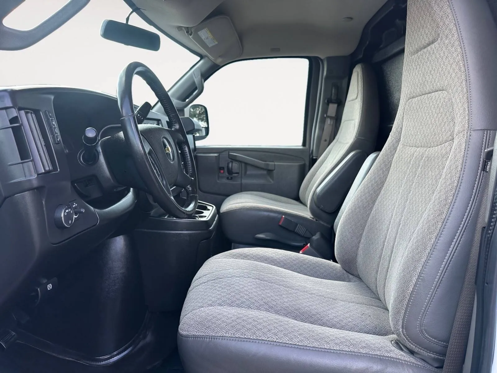 Chevrolet Express photo 19
