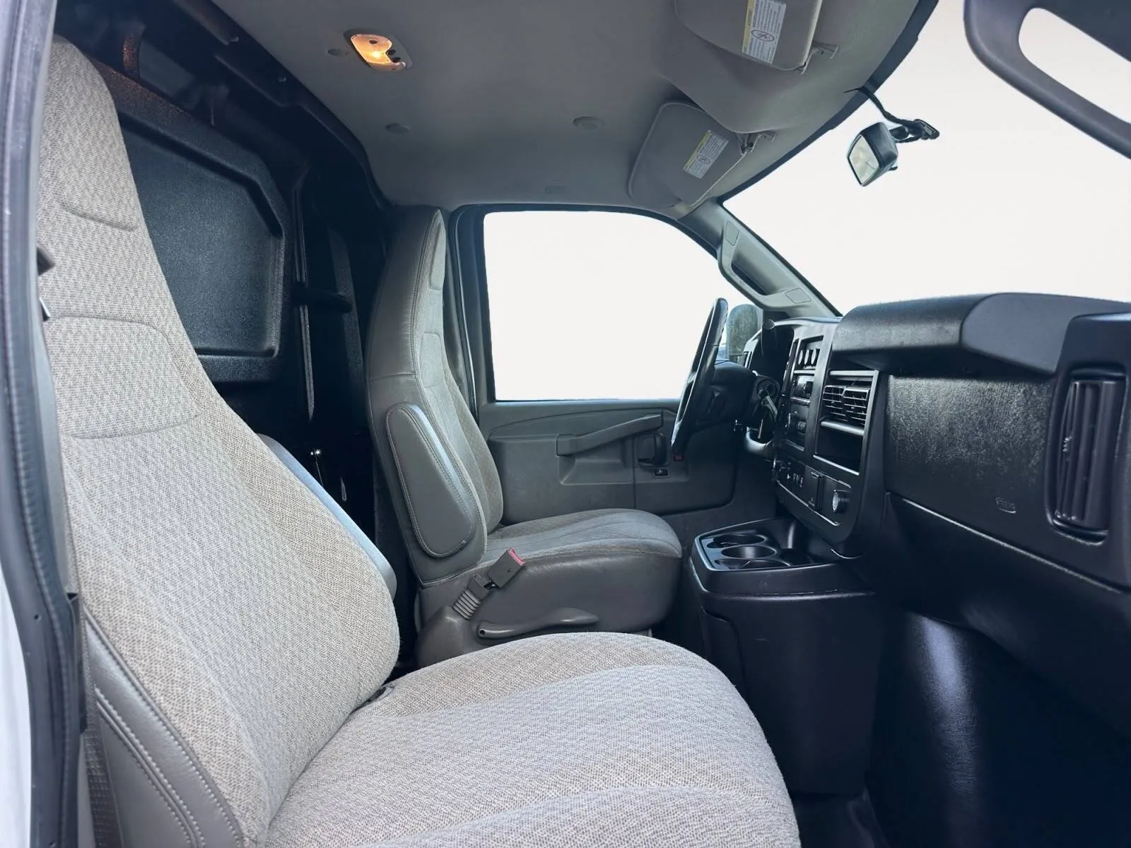 Chevrolet Express photo 22
