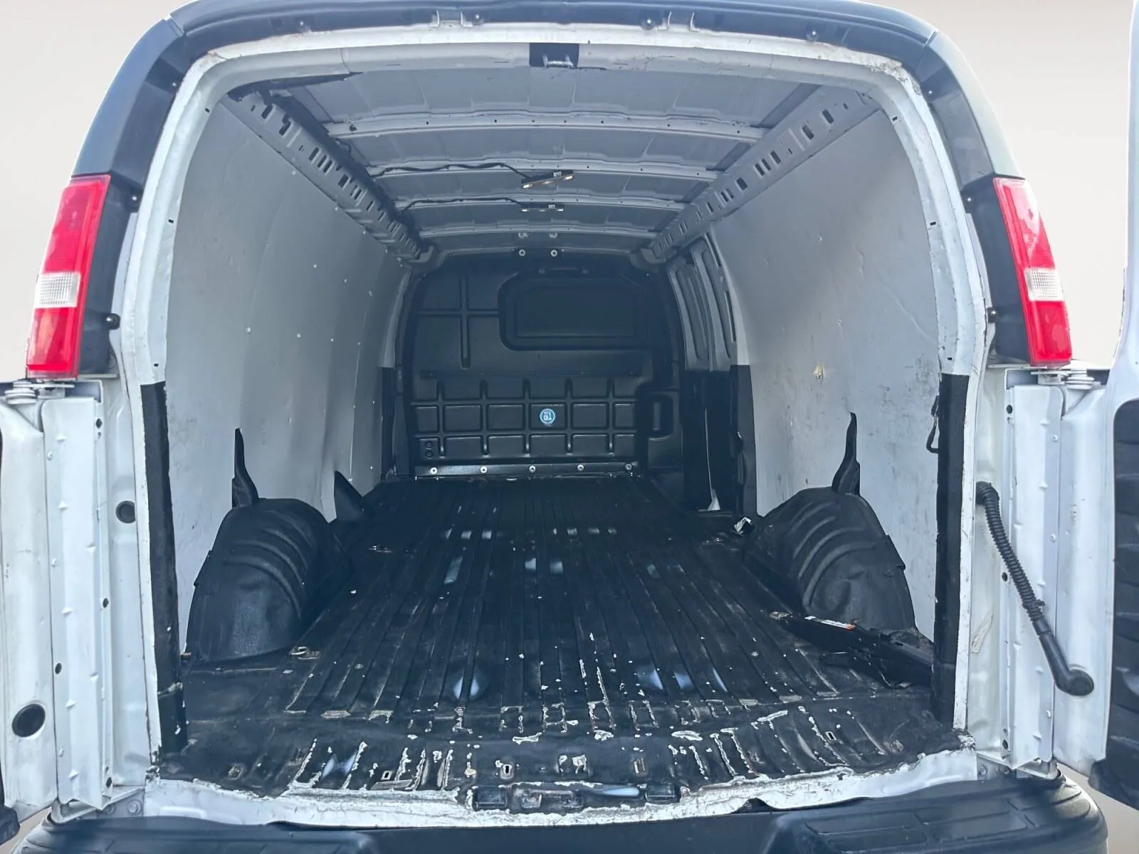 Chevrolet Express photo 24