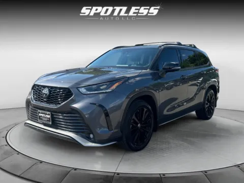 Gray 2023 Toyota Highlander XSE for sale in San Antonio, TX