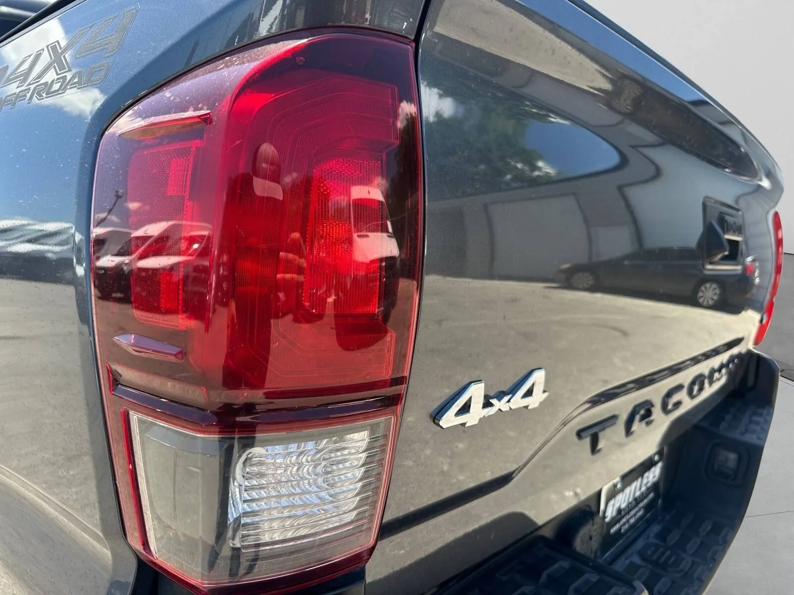Toyota Tacoma photo 12