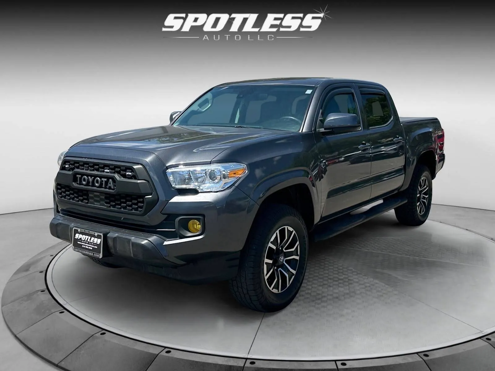 Toyota Tacoma photo 10