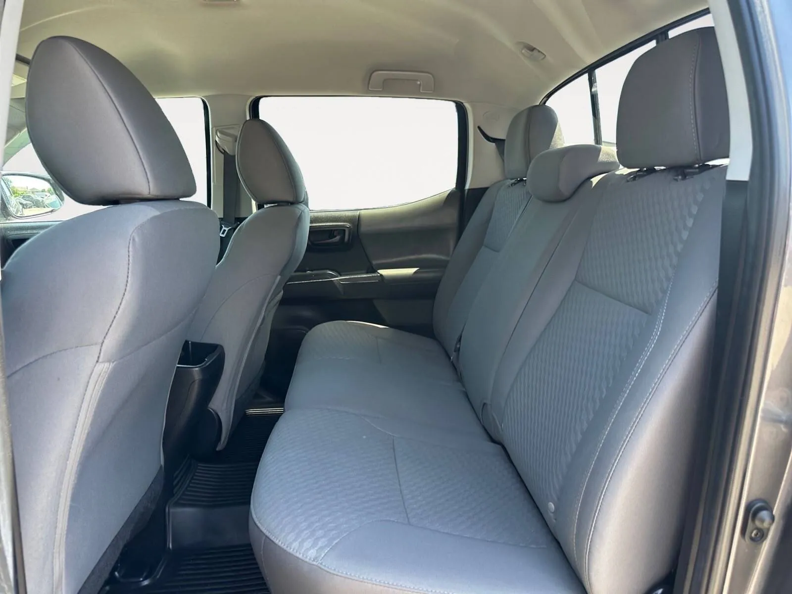 Toyota Tacoma photo 25