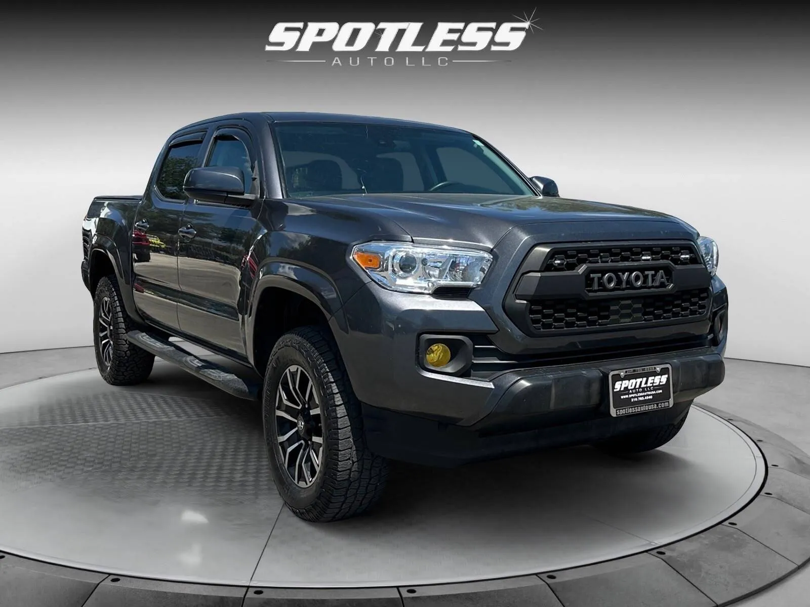 Toyota Tacoma photo 11