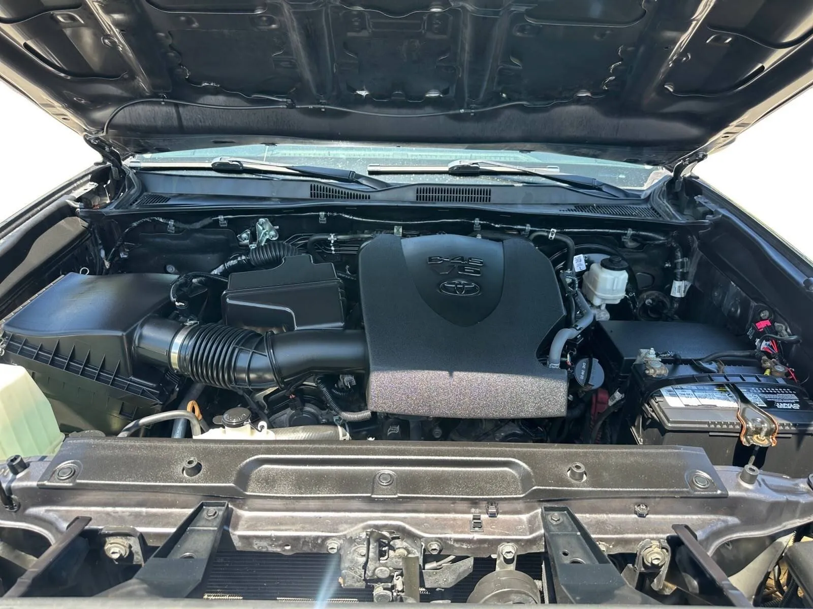 Toyota Tacoma photo 17