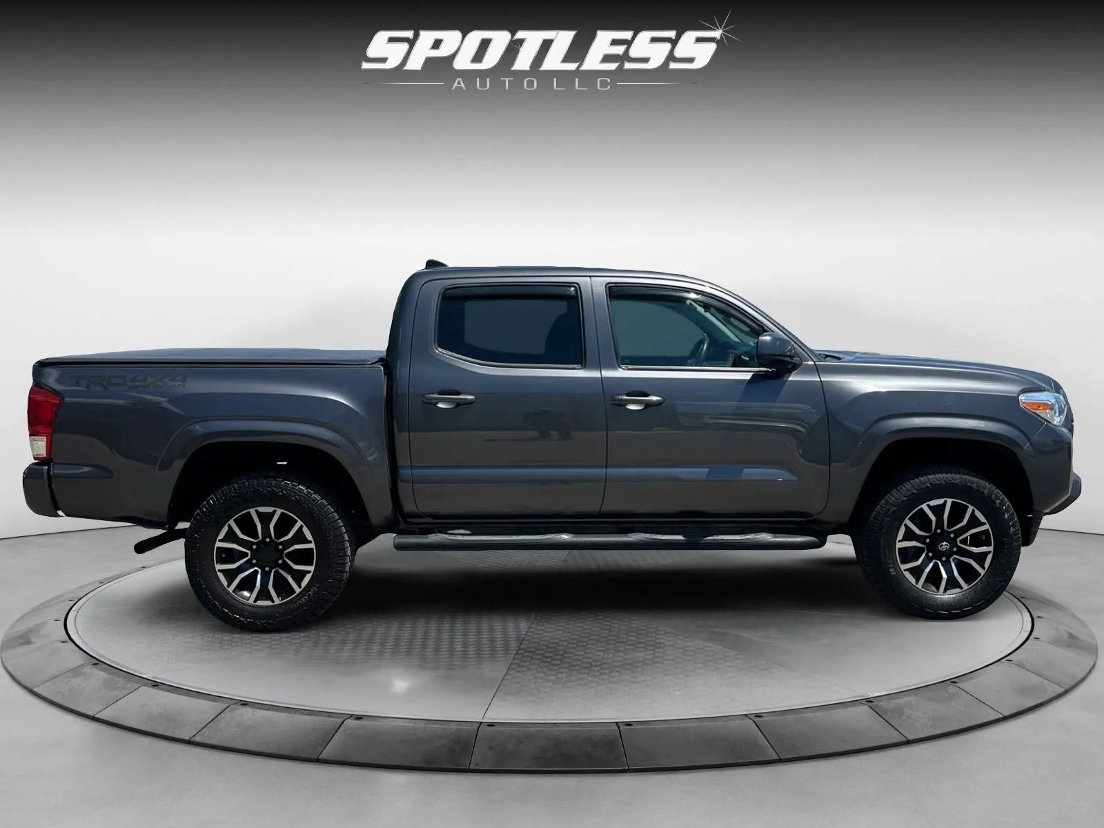 Toyota Tacoma photo 8
