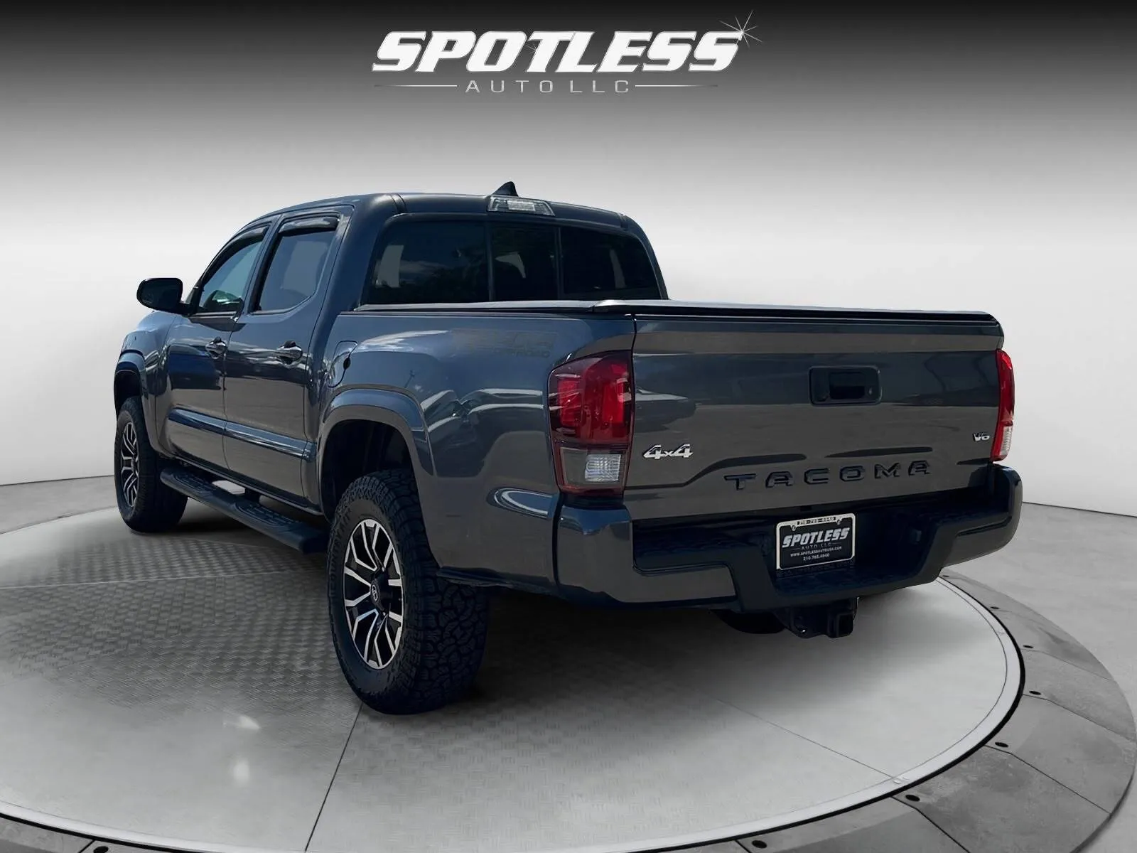 Toyota Tacoma photo 4