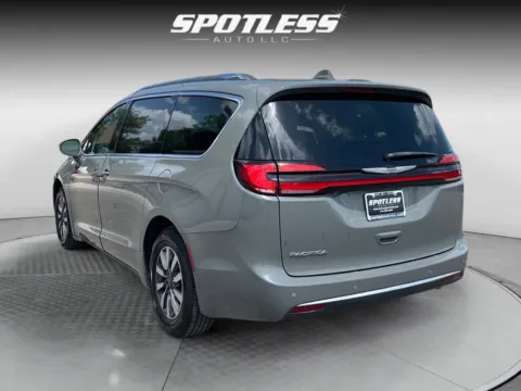 More photos of 2021 Chrysler Pacifica Touring L at Spotless Auto Loop 1604, TX