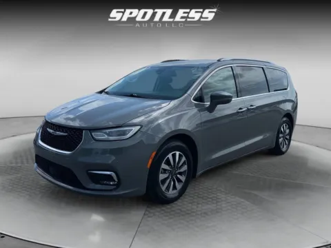 Gray 2021 Chrysler Pacifica Touring L for sale in San Antonio, TX