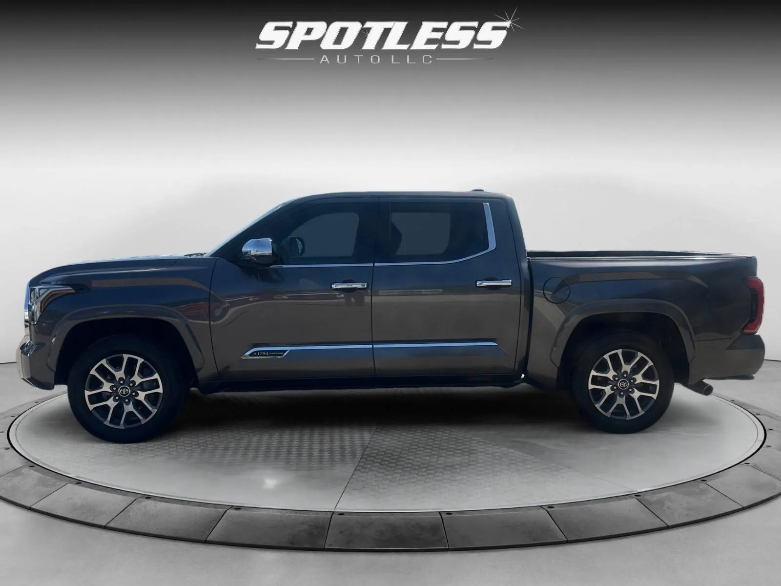 Toyota Tundra photo 3