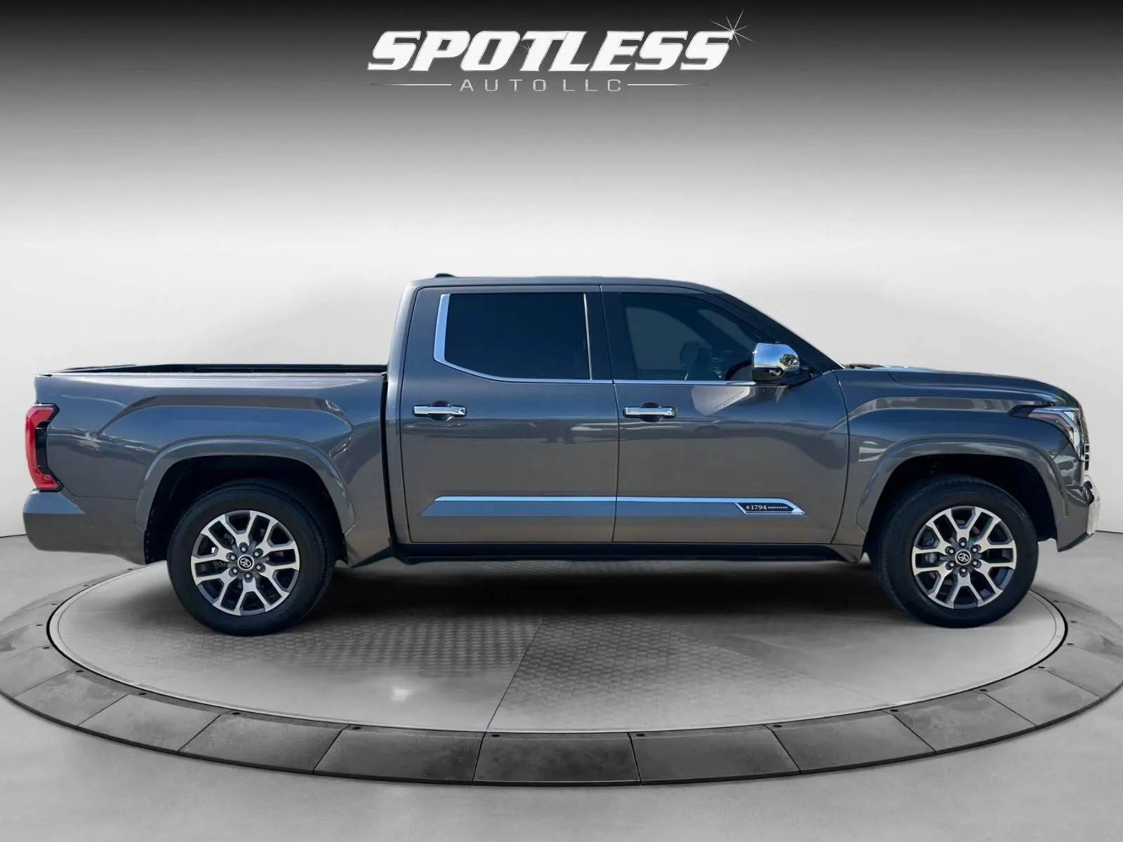Toyota Tundra photo 8