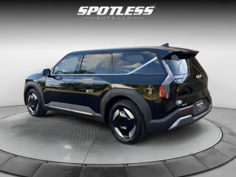 More photos of 2024 Kia EV9 Light Long Range at Spotless Auto Loop 1604, TX