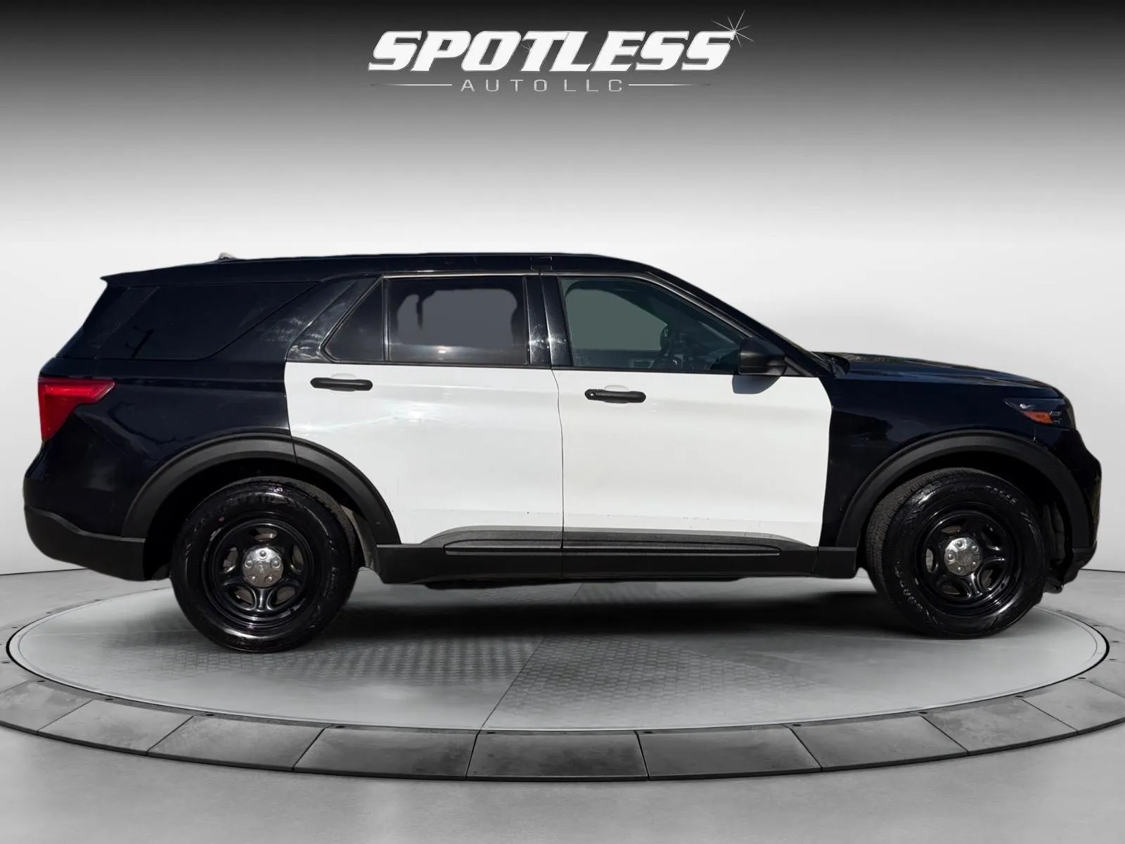 Ford Explorer photo 8