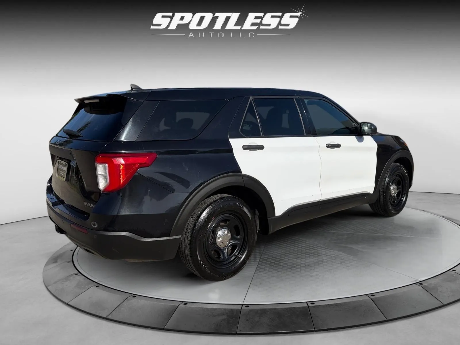 Ford Explorer photo 9