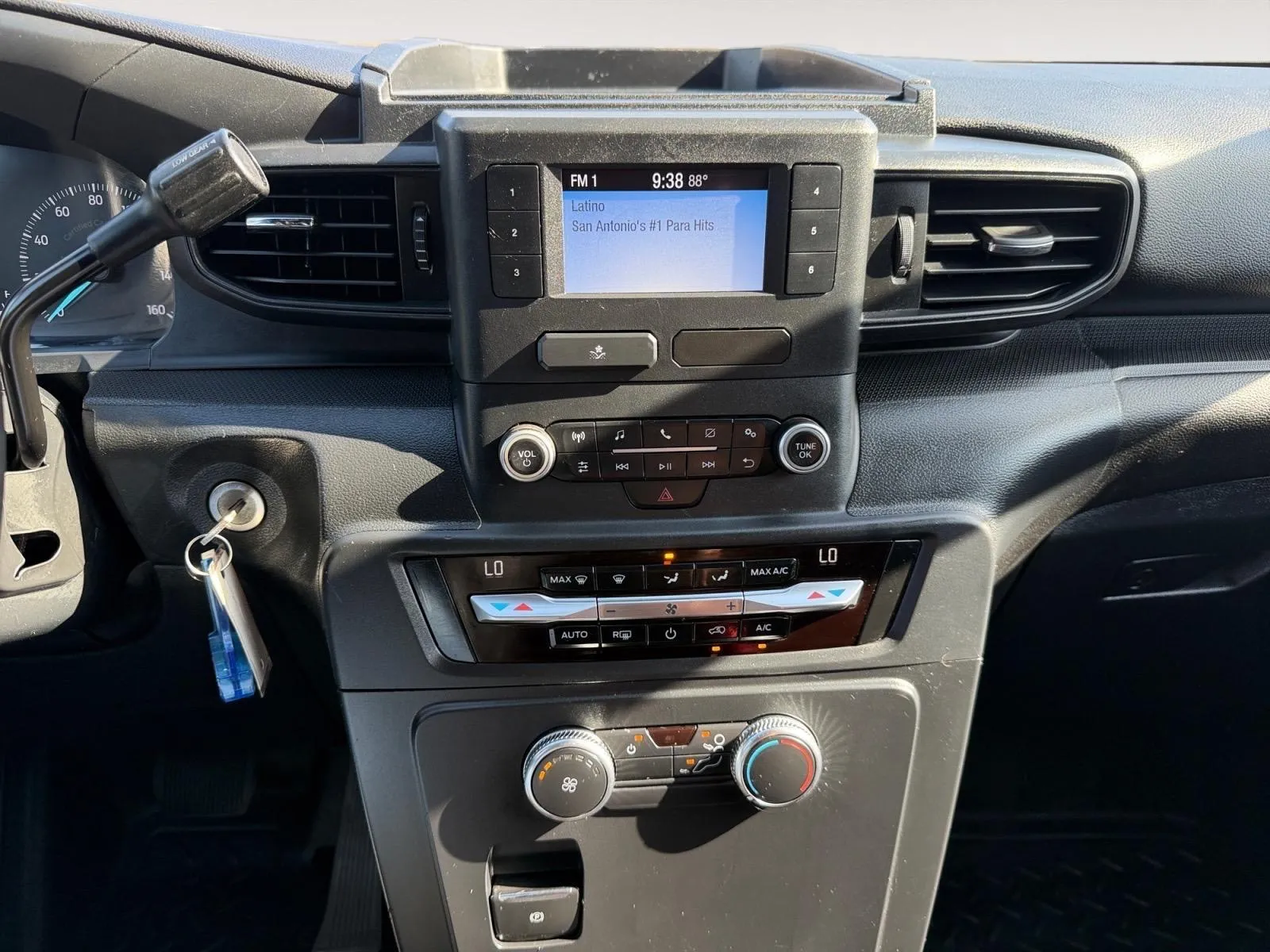 Ford Explorer photo 22