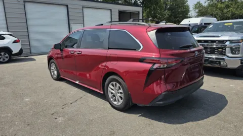 More photos of 2022 Toyota Sienna XLE 7-Passenger at Spotless Auto Loop 1604, TX